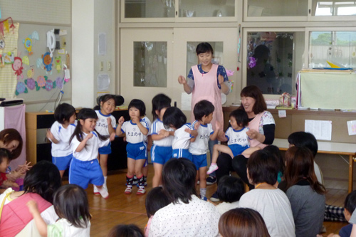 山口県防府市の幼稚園 玉祖幼稚園（たまのやようちえん）子育て支援  にこにこ元気っ子クラ 平成27年6月にこにこ元気っ子クラブ　雨