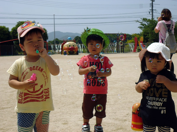 山口県防府市の幼稚園 玉祖幼稚園（たまのやようちえん）子育て支援 にこにこ元気っ子クラブ 平成26年6月にこにこ元気っ子クラブ　シャボン玉