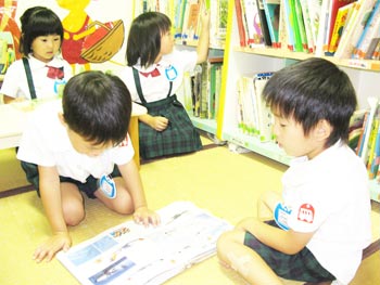 山口県防府市の幼稚園 玉祖幼稚園（たまのやようちえん）施設案内  絵本のへや