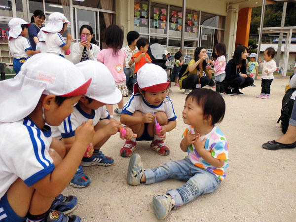 山口県防府市の幼稚園 玉祖幼稚園（たまのやようちえん）子育て支援  にこにこ元気っ子クラブ　平成27年11月にこにこ元気っ子クラブ　みんななかよし