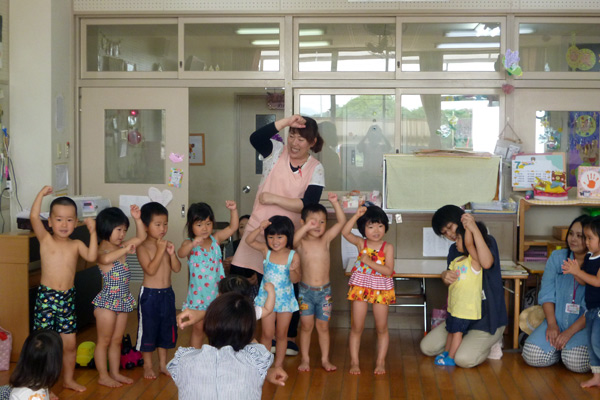 山口県防府市の幼稚園 玉祖幼稚園（たまのやようちえん）子育て支援  にこにこ元気っ子クラ 平成27年7月にこにこ元気っ子クラブ