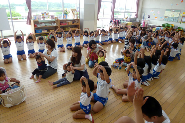 山口県防府市の幼稚園 玉祖幼稚園（たまのやようちえん）子育て支援  にこにこ元気っ子クラ 平成27年6月にこにこ元気っ子クラブ　サーキット遊び