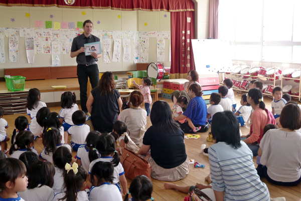 山口県防府市の幼稚園 玉祖幼稚園（たまのやようちえん）子育て支援  にこにこ元気っ子クラ 平成27年9月にこにこ元気っ子クラブ　英語