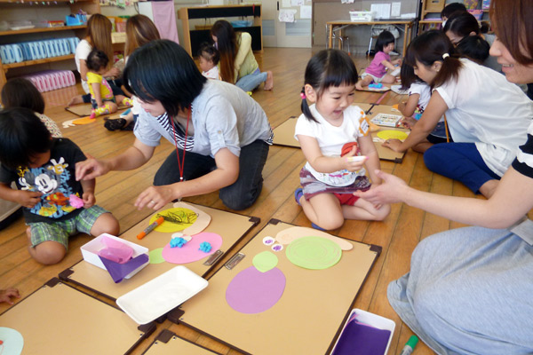 山口県防府市の幼稚園 玉祖幼稚園（たまのやようちえん）子育て支援  にこにこ元気っ子クラ 平成27年6月にこにこ元気っ子クラブ　造形